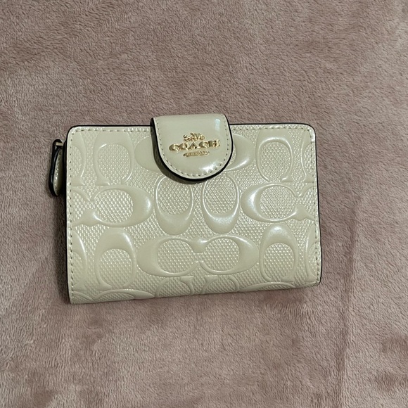 Coach Medium Corner Zip Wallet In Signature
Leather - Picture 7 of 9